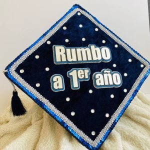 Frase decorativa para tapa de birrete